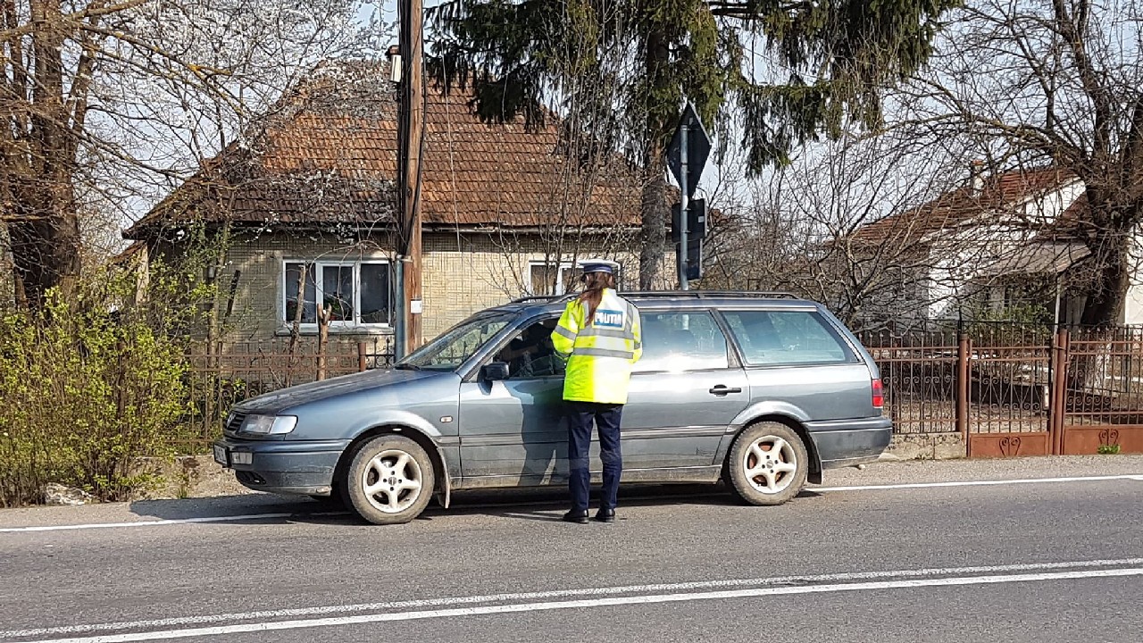 Băut de dimineața bună. Oșanul s-a urcat la volan și dacă nu avea permis. Polițiștii i-au făcut dosare penale