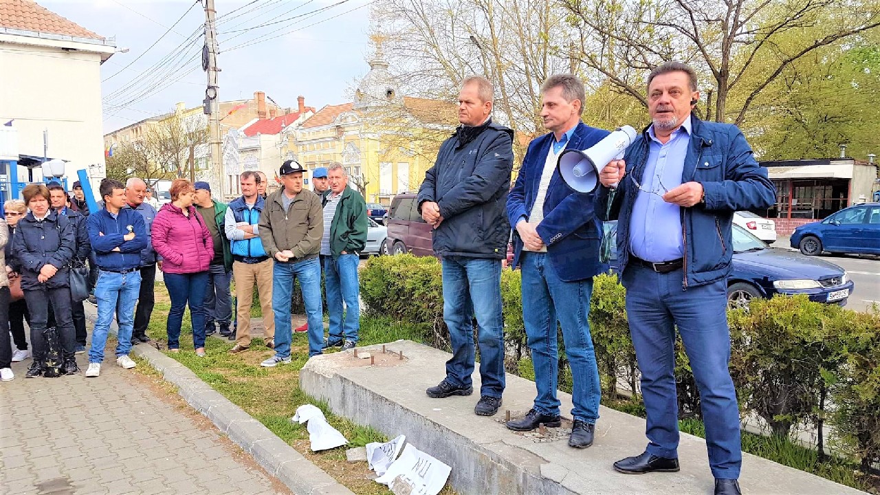 La un pas de bătaie la Electrolux?! Sindicaliștii susțin că directorii se țin de miștouri