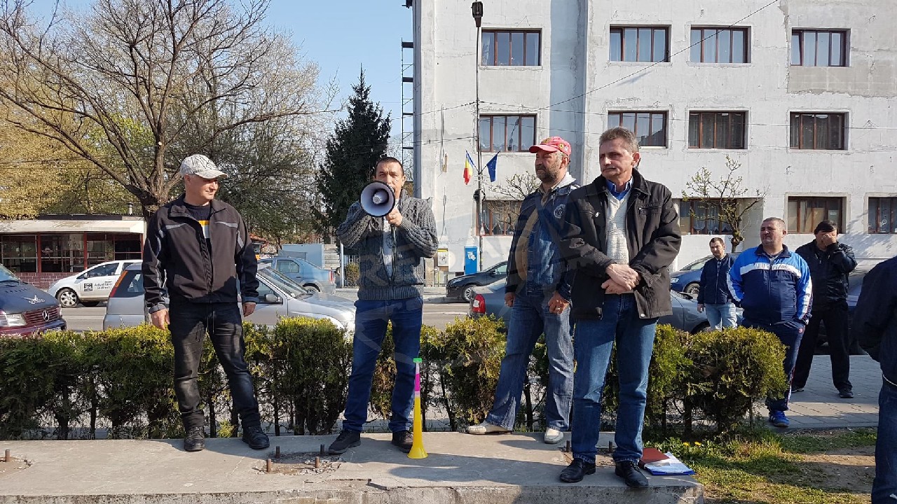 FOTO/VIDEO. Muncitori de la Electrolux, în greva foamei: Cer conducerii să vină la masa negocierilor