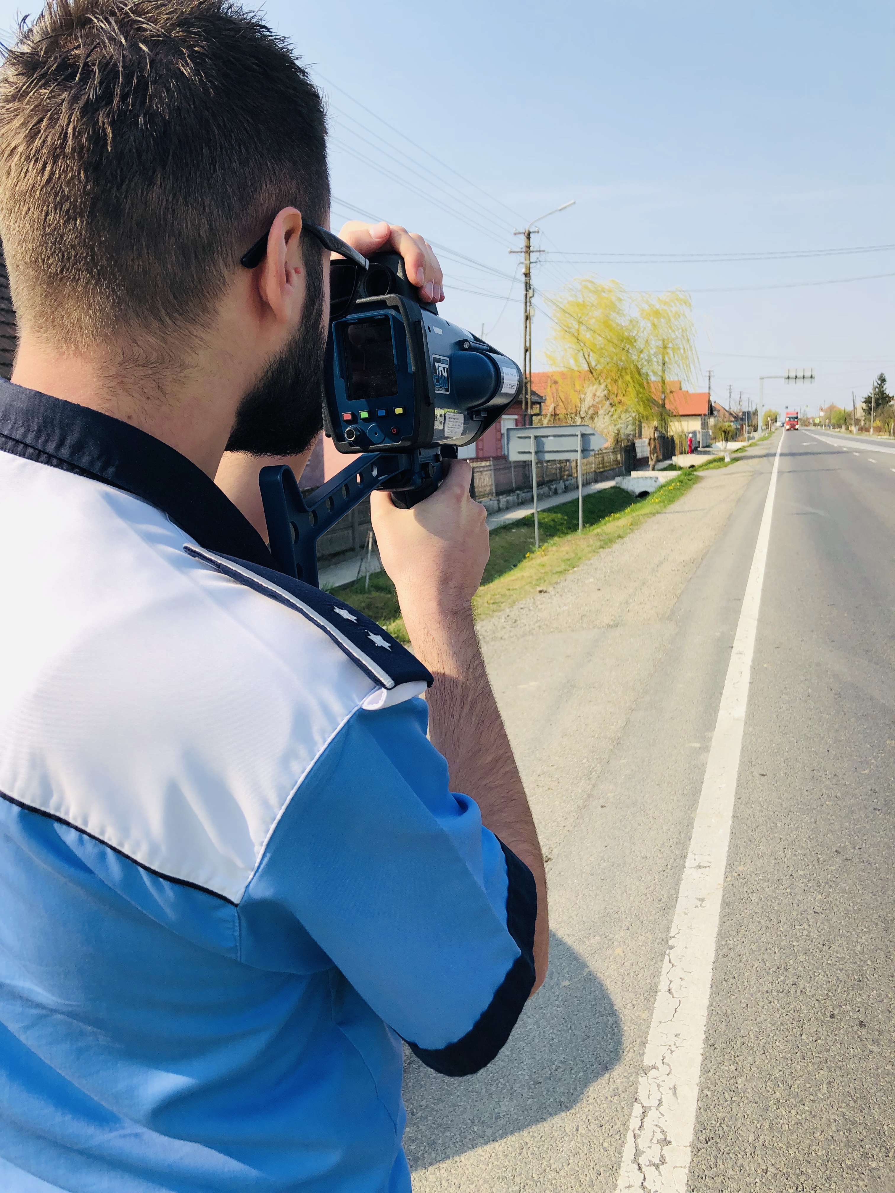 Vești bune pentru șoferii prinși de radar. Polițiștii ar putea fi obligați să reducă în favoarea șoferilor viteza înregistrată de aparat