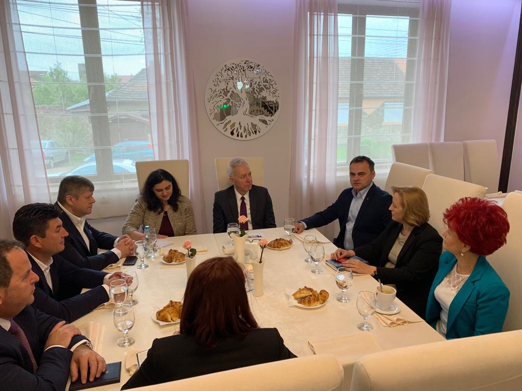 FOTO. Ambasadorul SUA, Hans Klemm, primele informații despre vizita la Satu Mare