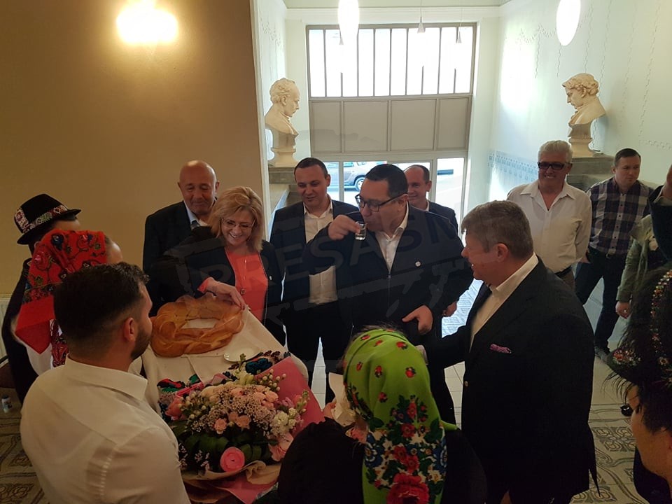 Victor Ponta revine la Sâmbra Oilor, alături de Corina Crețu