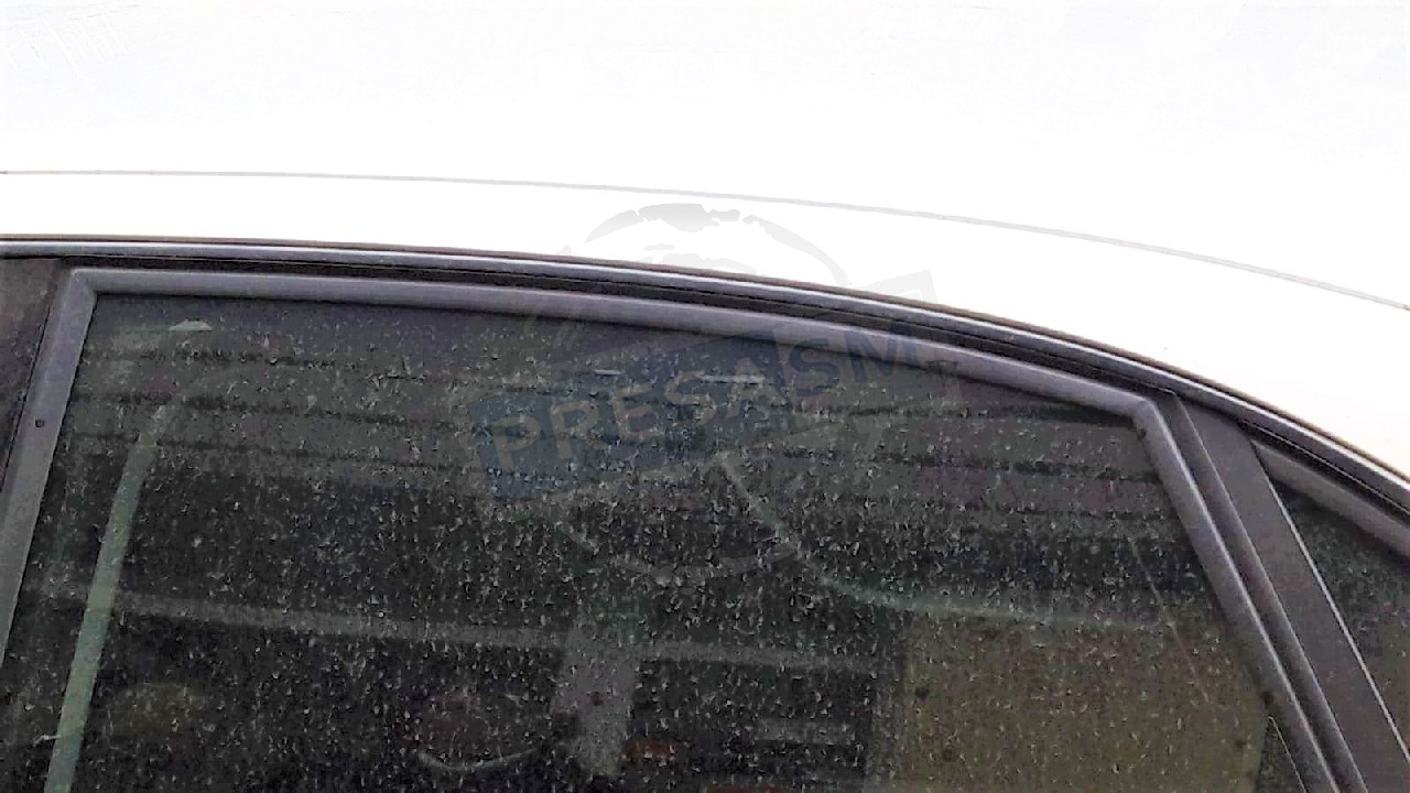 FOTO. Mașinile sătmărenilor, acoperite de praful de Sahara. Ce spun meteorologii