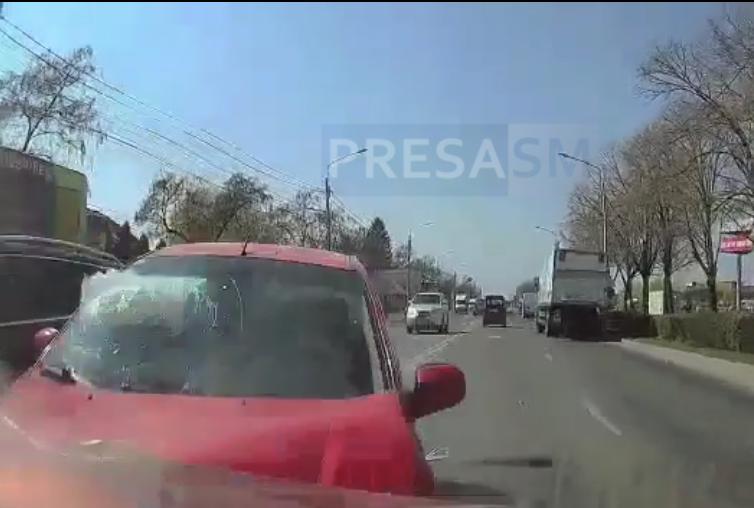 VIDEO. Accidentul în lanț de pe Drumul Careiului, surprins LIVE. Patru mașini avariate