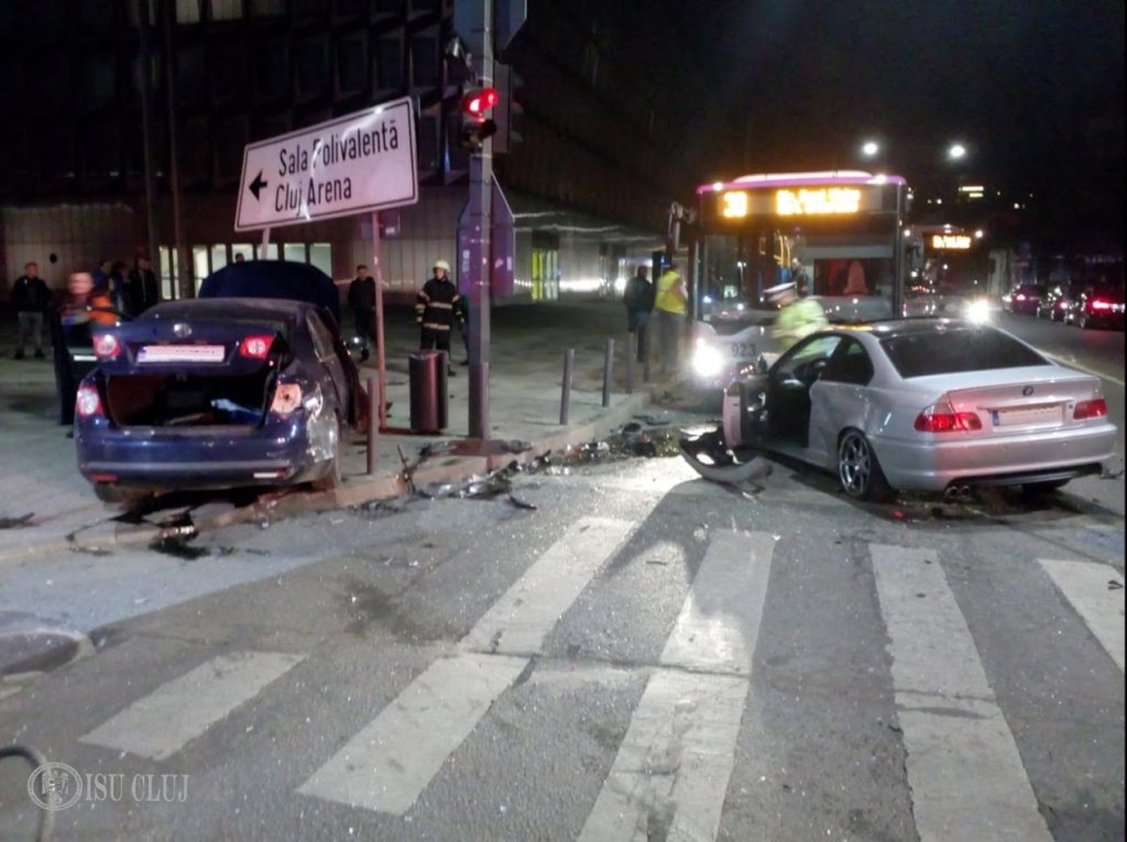 FOTO/VIDEO. Accident cu 5 victime, provocat de o șoferiță. Sătmărean lovit pe trecerea de pietoni