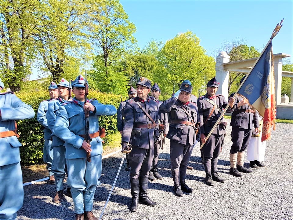 Manifestare impresionantă. Armata română reintră simbolic în Sătmar. Mii de sătmăreni așteptați în centru