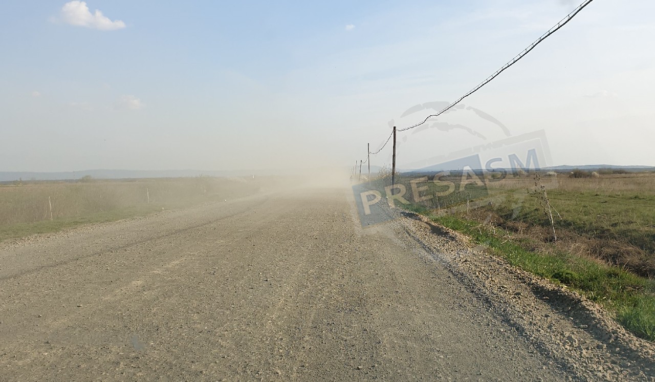 FOTO. Lucrări abandonate la Autostrada Codrului! Circulație horror: 30 km/h și nori de praf