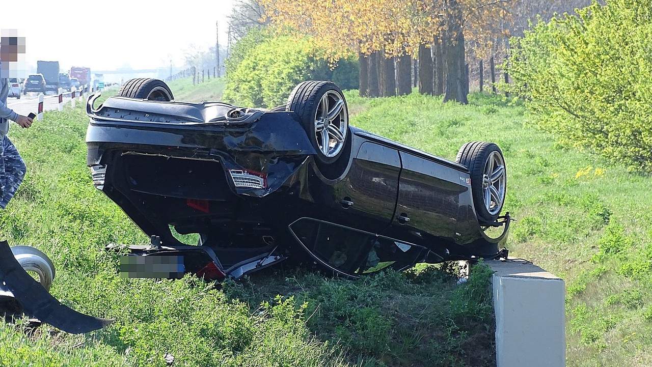FOTOGALERIE. Accident teribil în Ungaria. Cum au scăpat în mod miraculos trei români