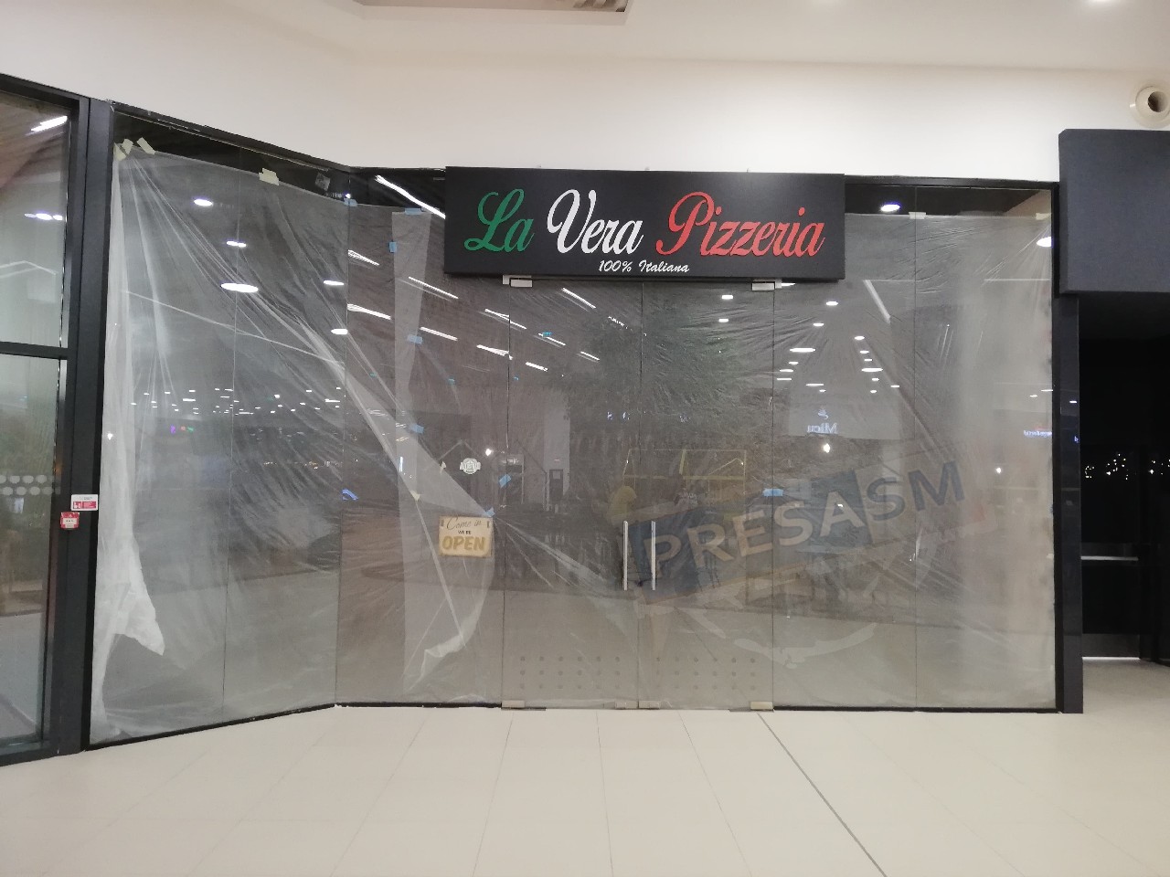 FOTO. Primele firme care s-au RETRAS din mall-ul NEPI. Chirii mari, șanse mici de supraviețuire
