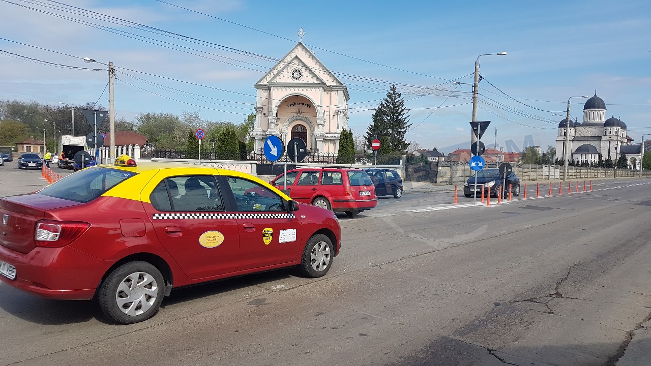 FOTO/VIDEO. Cum se circulă în noul sens giratoriu de pe Botizului. Ce părere aveți?!