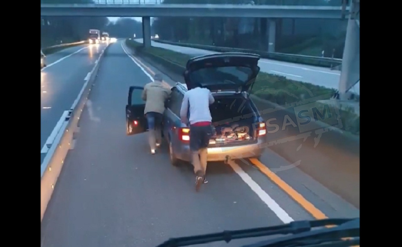 VIDEO. Doi TIR-iști sătmăreni, gest salvator pe o autostradă din Germania