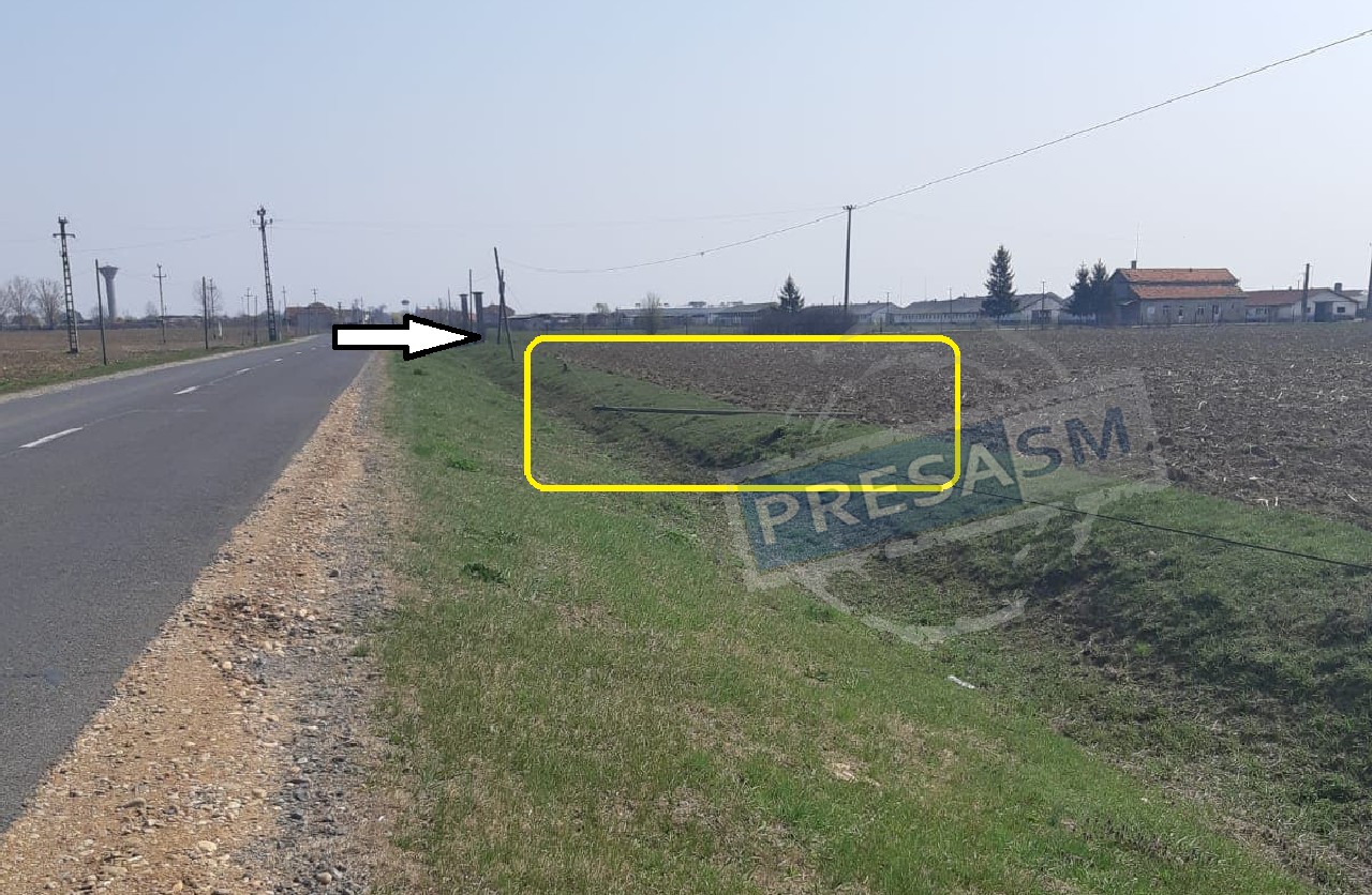 FOTO. Stâlpii de telefon, pericol public. Cad unul după altul, Romtelecom ridică din umeri