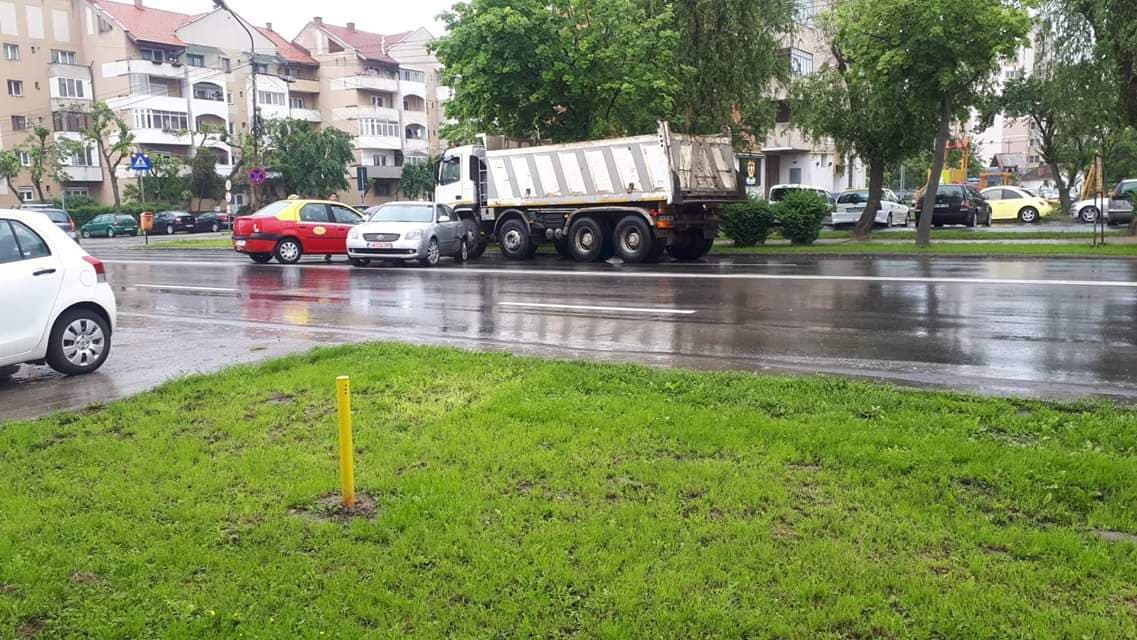 FOTO. Un nou accident pe bulevardul Lucian Blaga. Impact între trei mașini