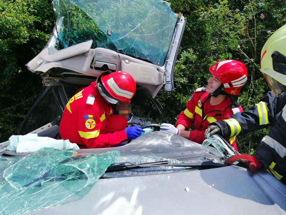 FOTO/VIDEO. Primele concluzii în cazul accidentului din Ciuperceni. Patru persoane rănite. Trei mașini implicate
