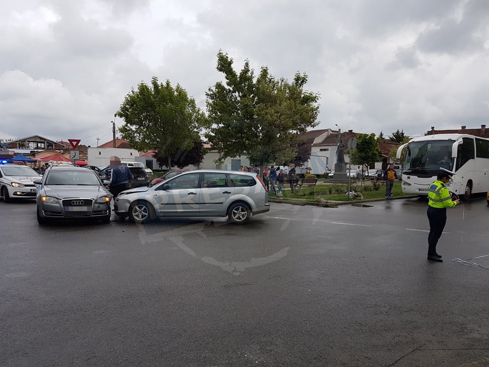 FOTO. Accident în municipiul Satu Mare. O persoană a fost rănită