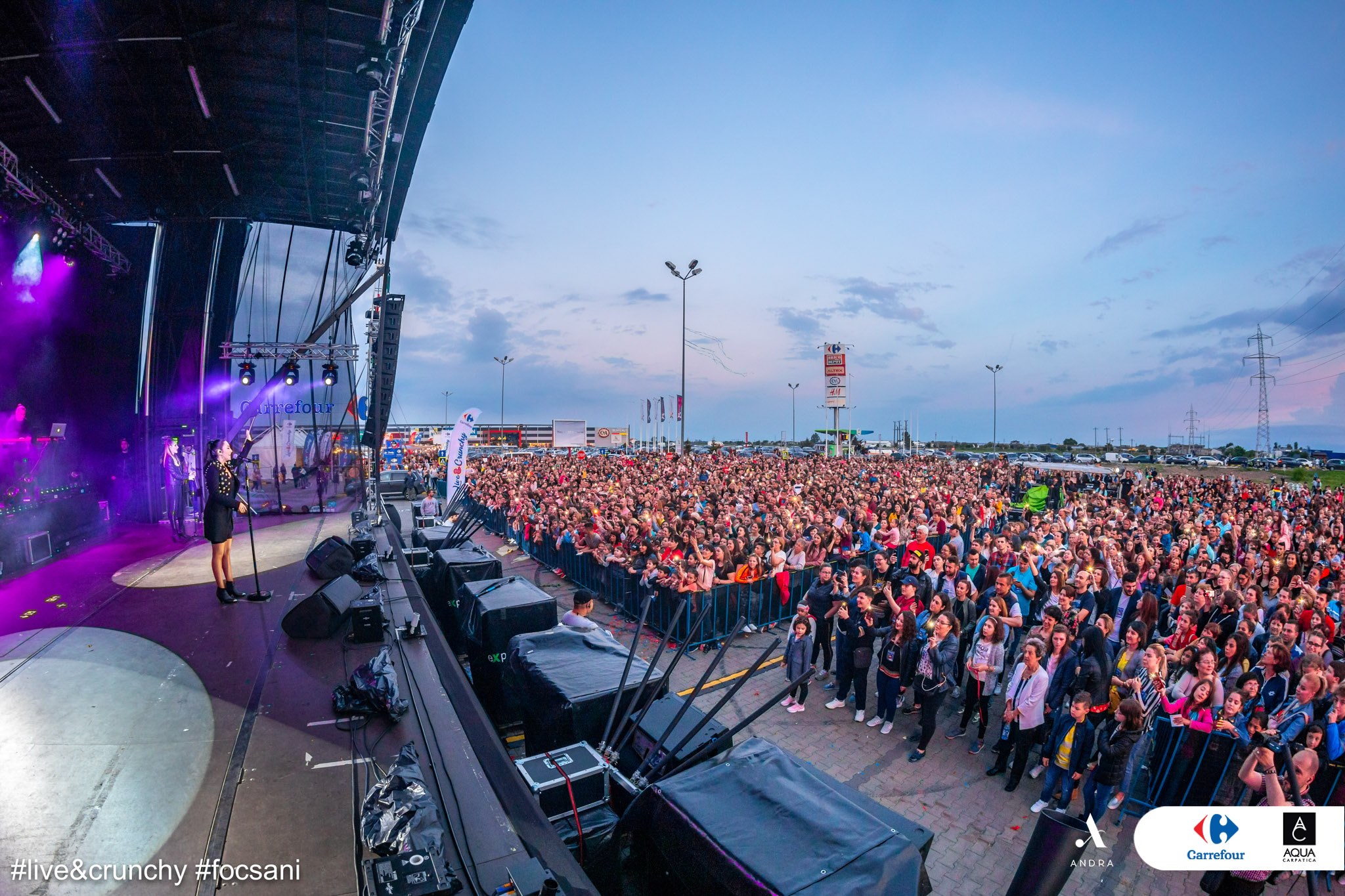 SPECTACULOS. Andra și Voltaj, super concerte în parcarea mall-ului NEPI Satu Mare