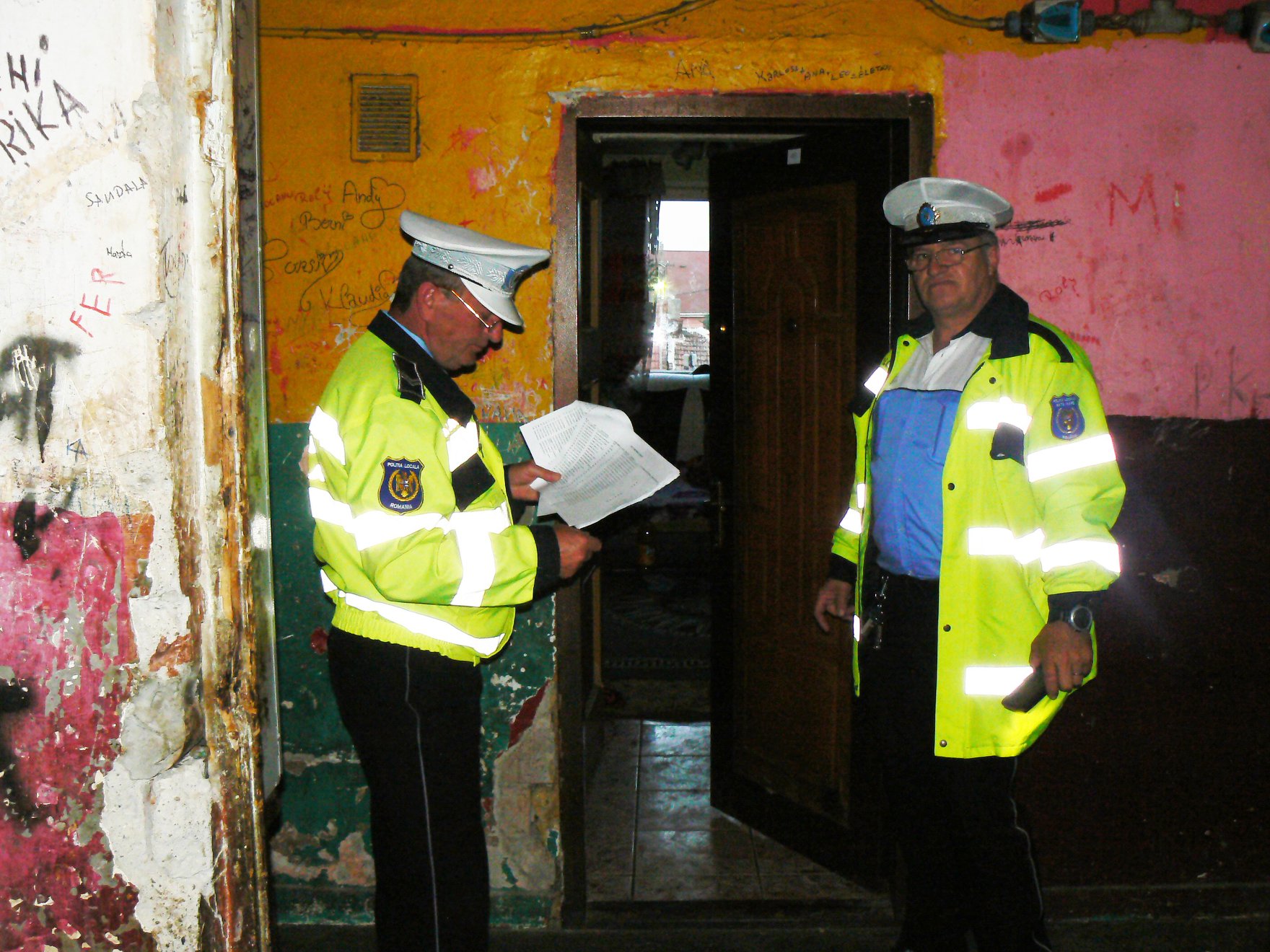 FOTO. Descinderi pe Ostrovului. Zeci de persoane au ajuns la sediul Poliției Locale