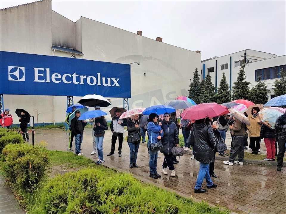 Electrolux face concedieri masive: mii de persoane vizate. Unul dintre cei mai mari angajatori din Satu Mare