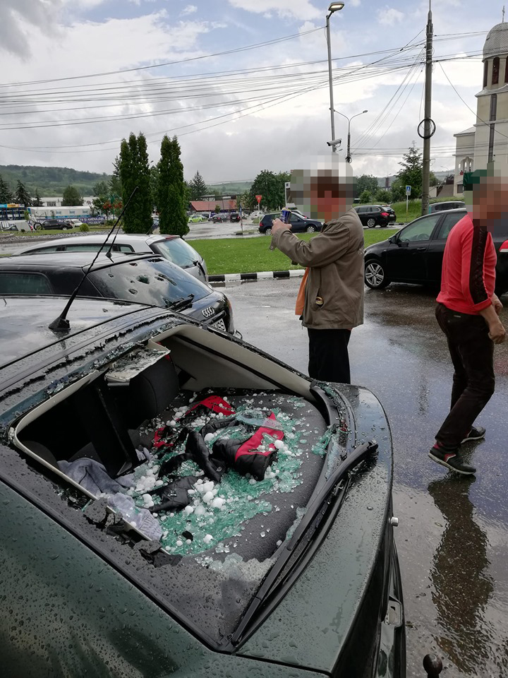 FOTO/VIDEO. Grindina și ploaia au făcut prăpăd în Zalău