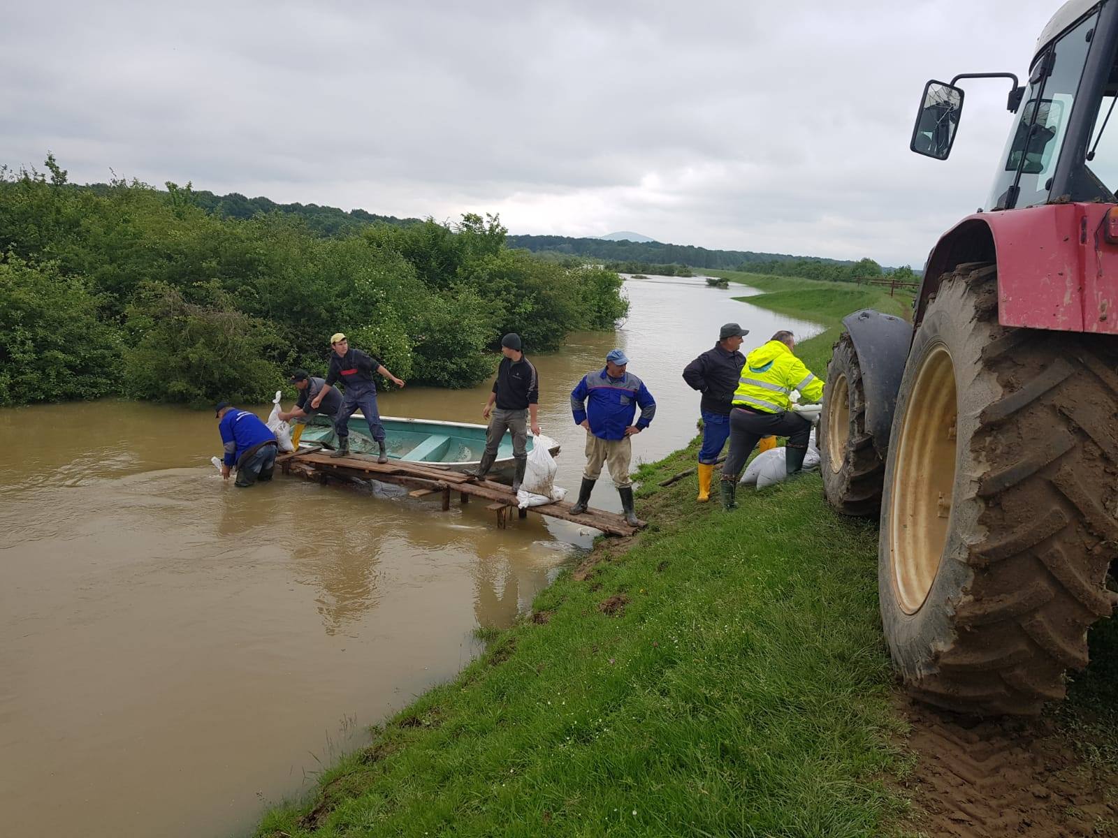 Tragi-comic. Instituția care are mai mulți șoferi decât funcționari de teren