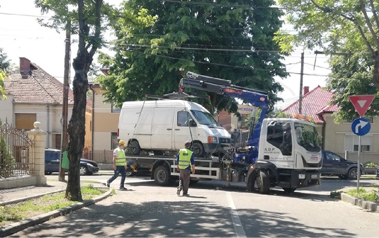 FOTO. Ups! Se ridică și dubele în municipiul Satu Mare. Nu scapă nimeni