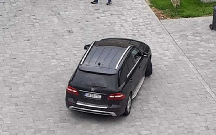 FOTO. Bolidul viceprimarului Albu, parcat pe INTERZIS în Centrul Nou. Cine îl ridică?!