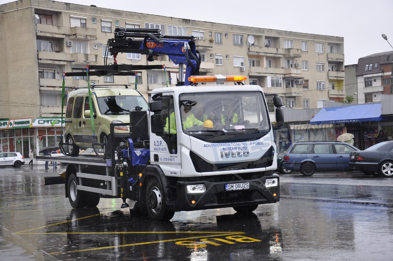 Primăria Satu Mare avertizează: Zeci de vehiculele abandonate pe spațiul public se vor ridica