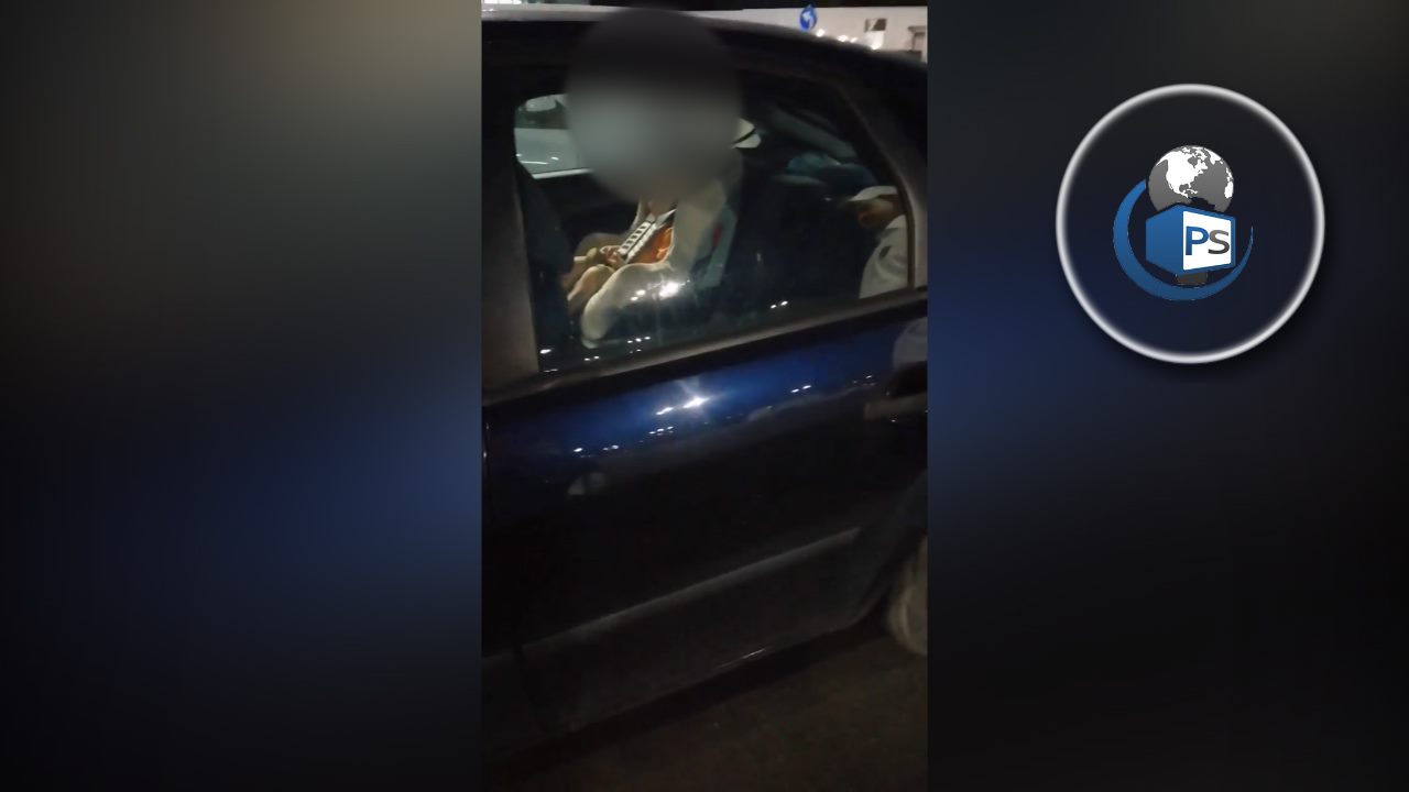 VIDEO. Bebeluș închis în mașină, la mall-ul NEPI. Sătmărenii, revoltați, să nu se sufoce