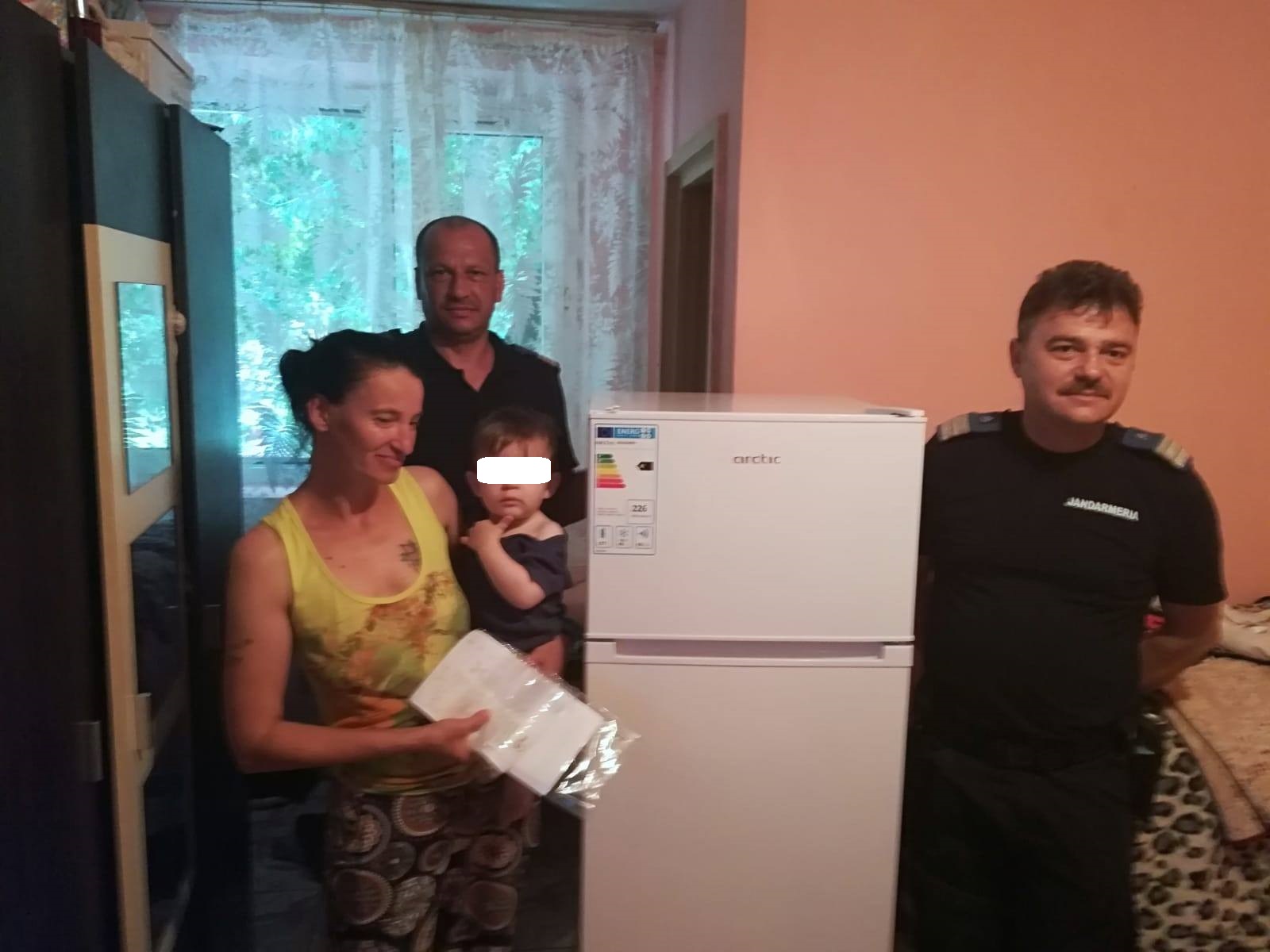 FOTO. Jandarmii sătmăreni au ajutat o mamă, care își crește singură cinci copii