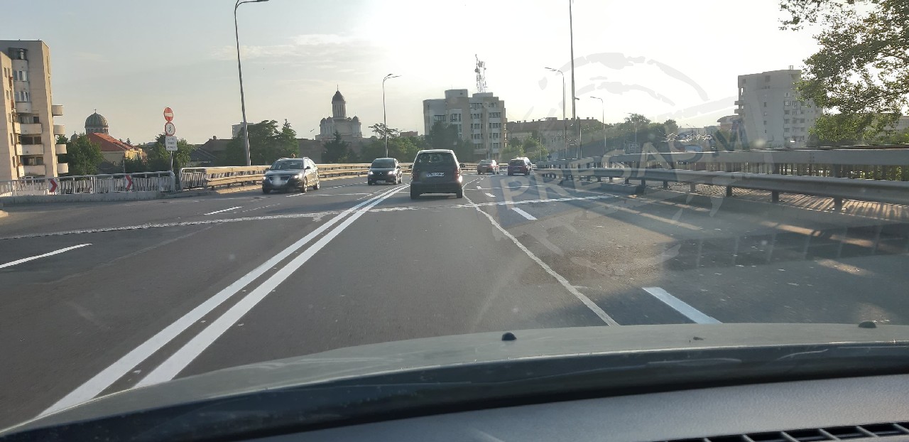 FOTO. MINUNE! S-au făcut, în sfârșit, marcajele rutiere pe Podul Decebal