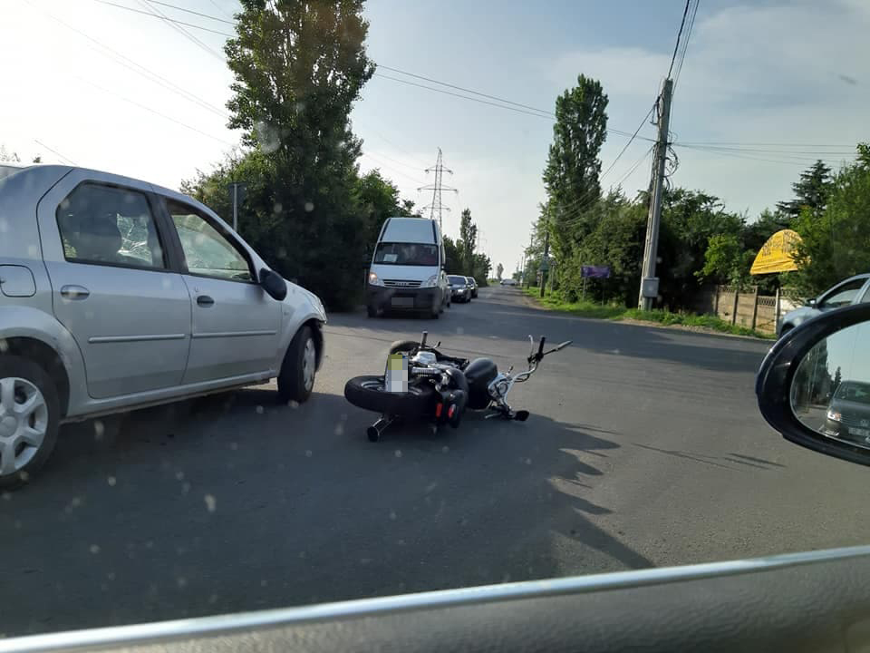 FOTO. Accident pe strada Barițiului. Doi minori loviți de o mașină
