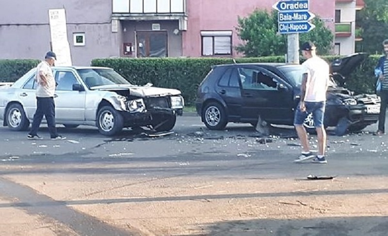 FOTO. Accident pe Drumul Careiului. Impact puternic între două autoturisme