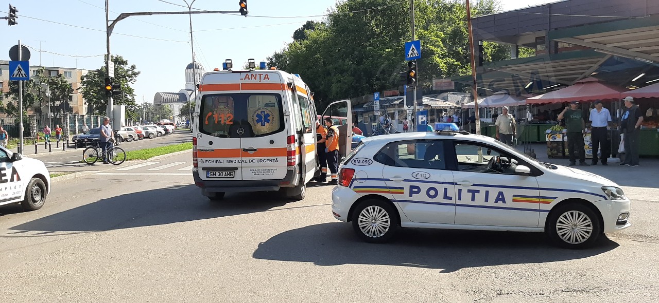 FOTO/VIDEO. Biciclist acroșat de o mașină, lângă Spitalul Județean Satu Mare