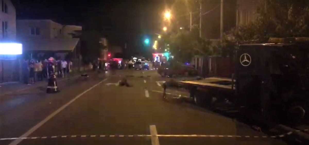 VIDEO. Sătmărean, implicat într-un accident în Cluj. Mașina în care se afla a fost lovită de o autoutilitară