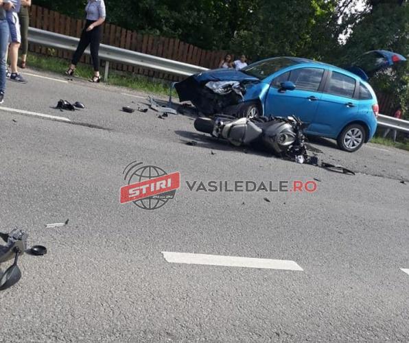 FOTO/VIDEO. Motociclistă din Satu Mare, la spital. A lovit o mașină și a fost proiectată în cea de pe contrasens