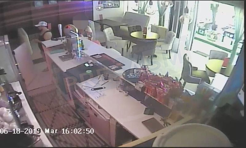 FOTO. Barman din Satu Mare ”făcut” la bani de un individ. Căutat peste tot