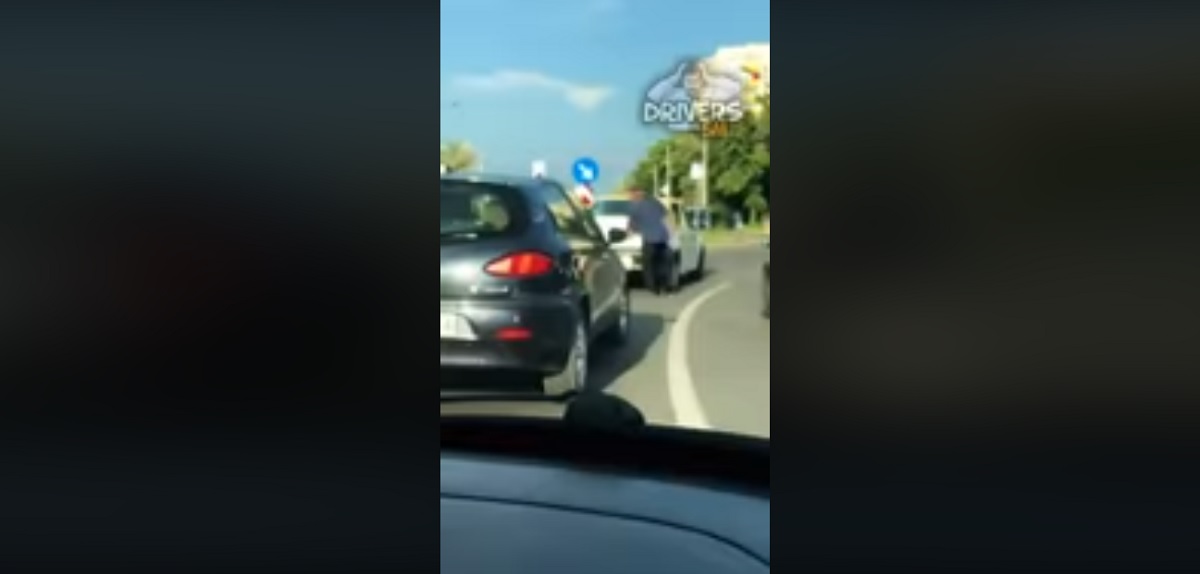 VIDEO. Cascadorii râsului. Un taximetrist și-a alimentat mașina tocmai în sensul giratoriu