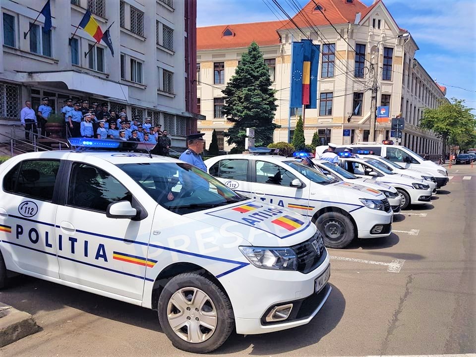 FOTO/VIDEO. Gest de solidaritate pentru colegul mort în misiune. Au pornit sirenele în fața sediului IPJ Satu Mare