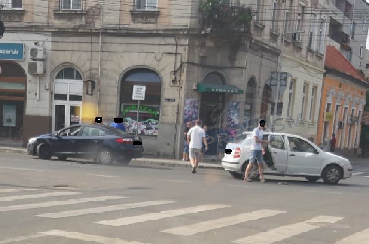 FOTO. Și cu trafic redus, în centrul municipiului Satul Mare se produc accidente rutiere