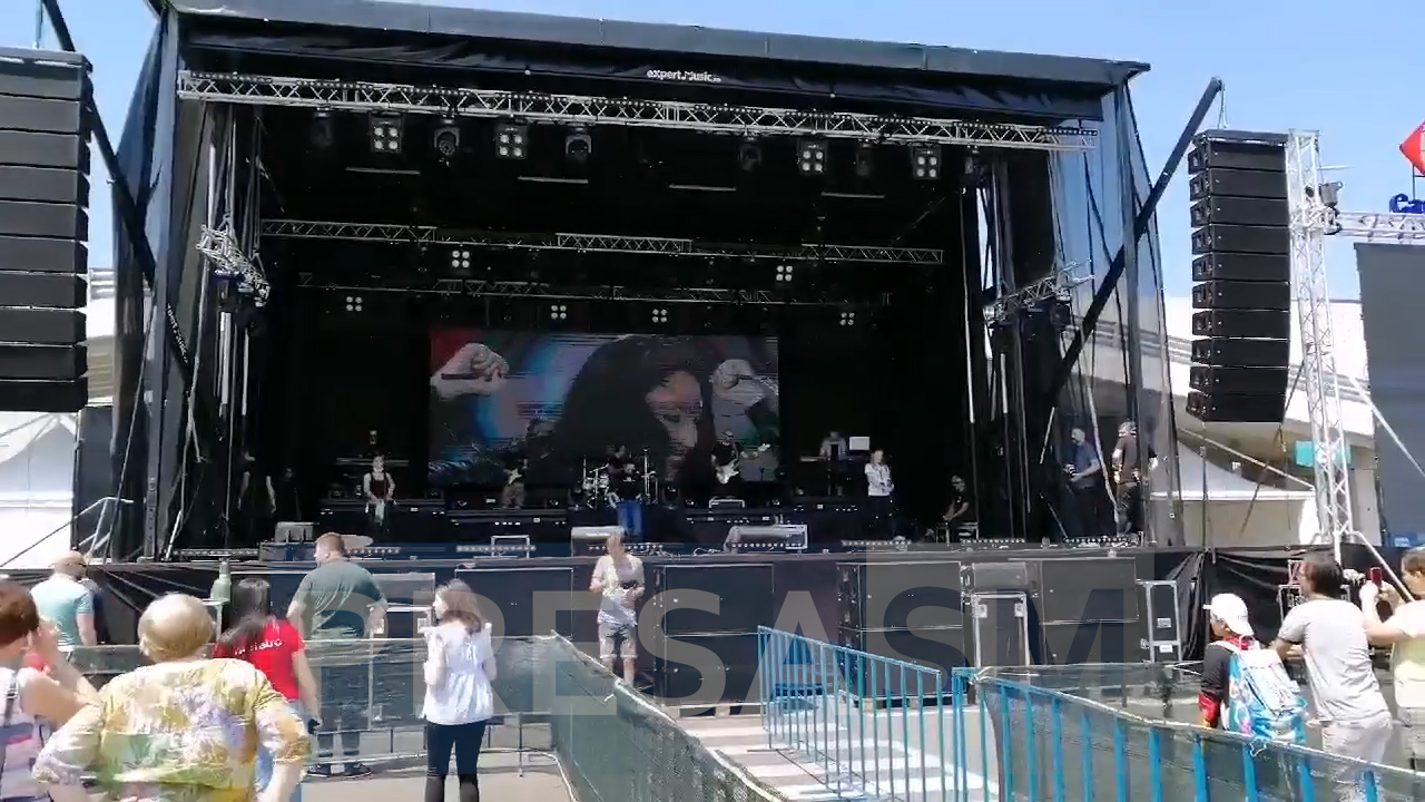 VIDEO. Andra a urcat deja pe scena de la mall-ul NEPI Satu Mare! REPETIȚII pentru concert!