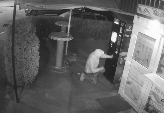 Automate de lapte, sparte în Satu Mare. Pagubă de câteva mii de euro