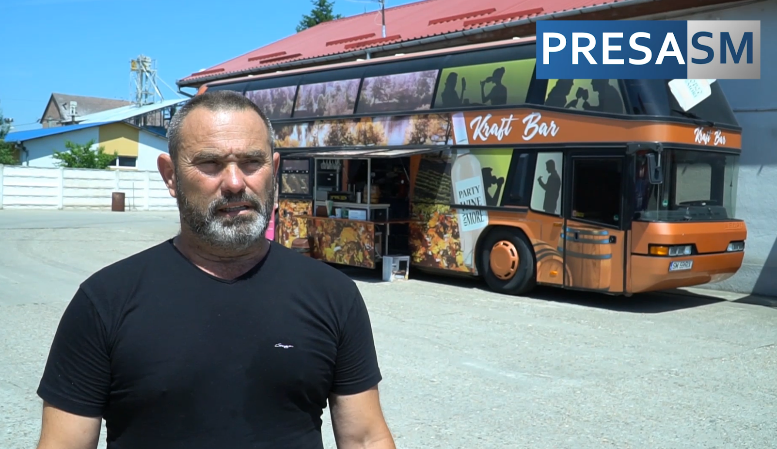VIDEOREPORTAJ. Povestea sătmăreanului care a transformat un autobuz într-un bar mobil