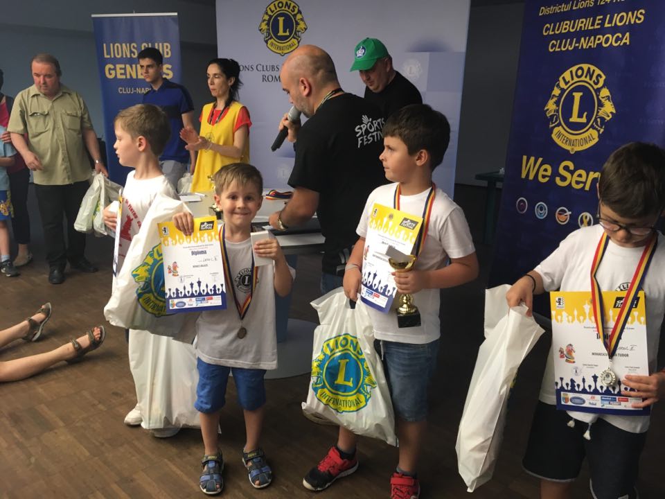 FOTO. Șahistul sătmărean Balazs Kovacs face furori la doar cinci ani