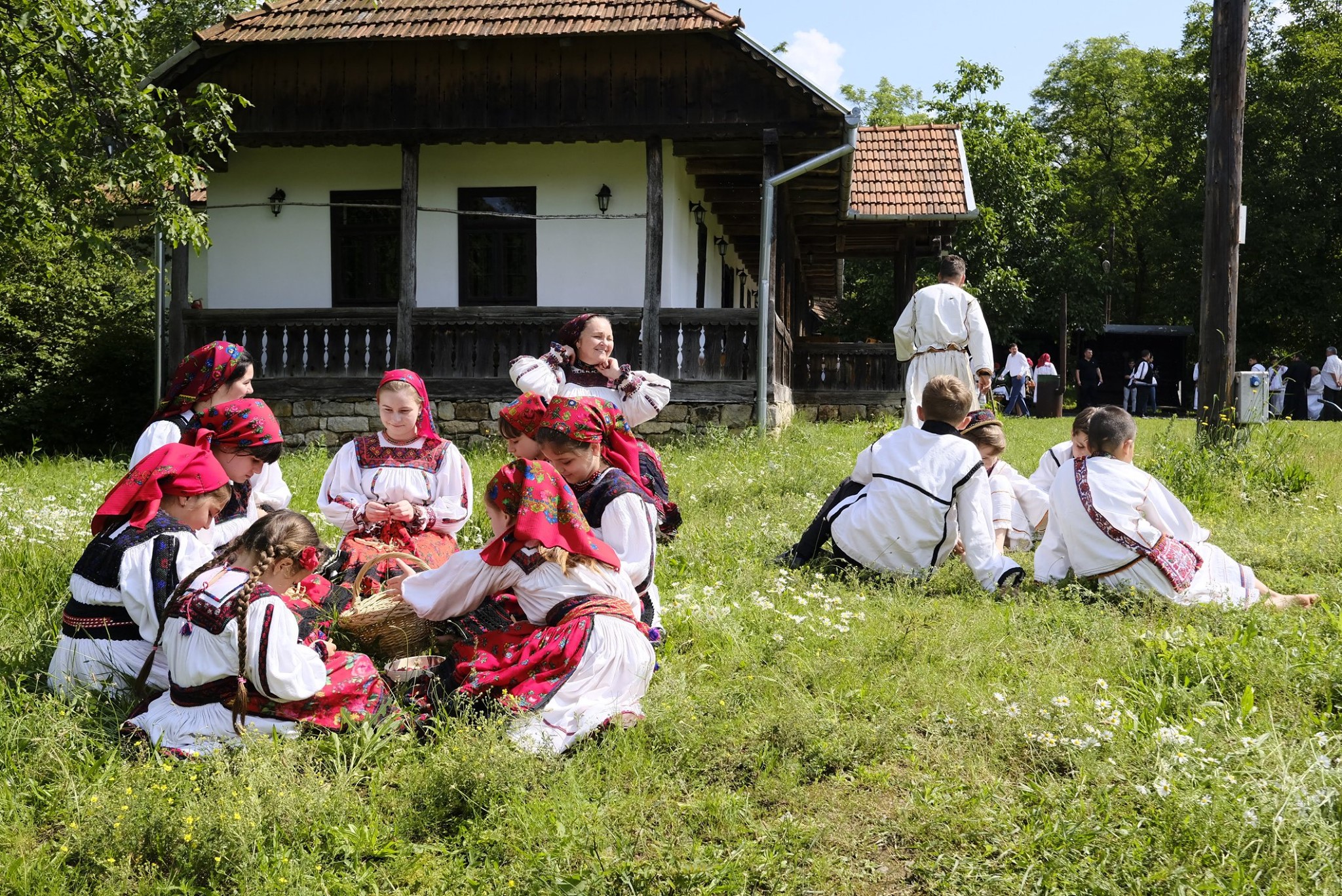 Tabără de creație gratuită pentru copii la Muzeul în Aer Liber de la Negrești-Oaș