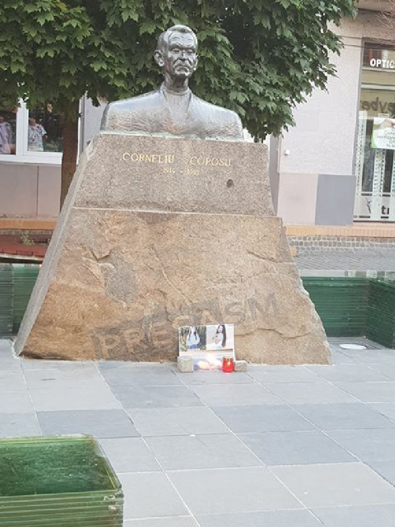 FOTO. Lumânări pentru fetele ucise în Caracal, în Centrul Sătmarului! Invitați toți sătmărenii