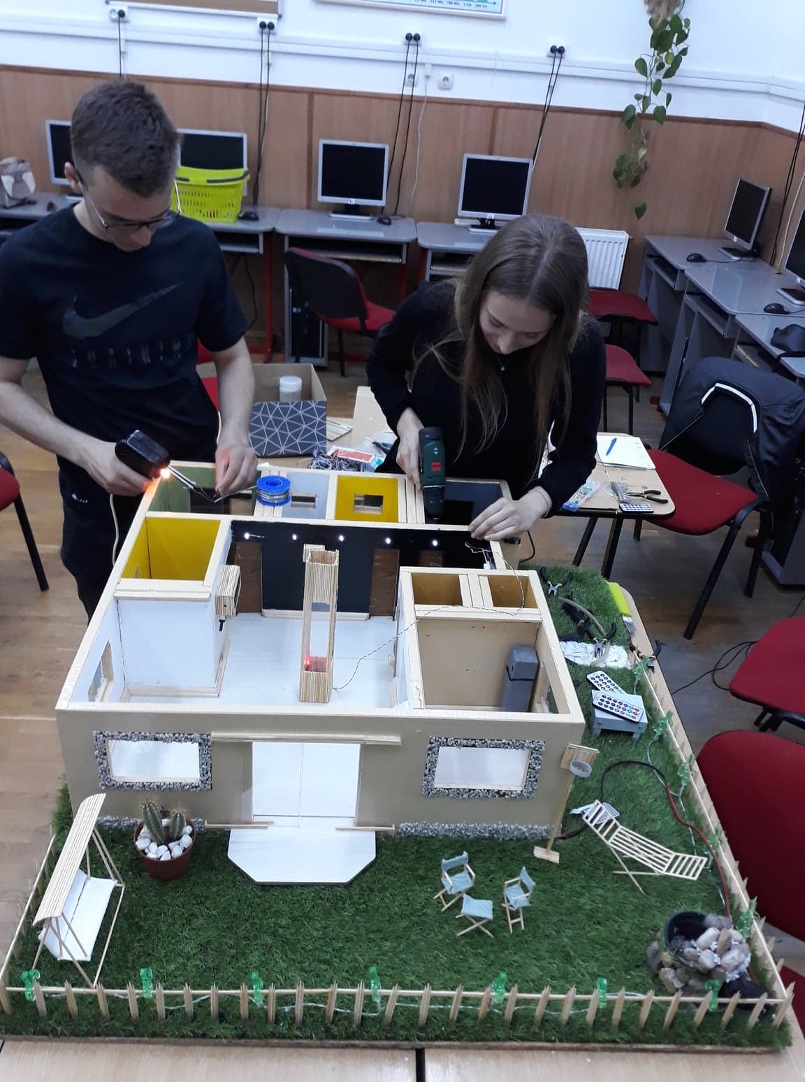 FOTO. Casa inteligentă, opera unor elevi din Satu Mare. Talent și inovație