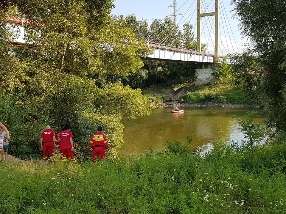 VIDEO. Un pescar s-a uitat liniștit cum s-a înecat copilașul. Nu a mișcat un deget!