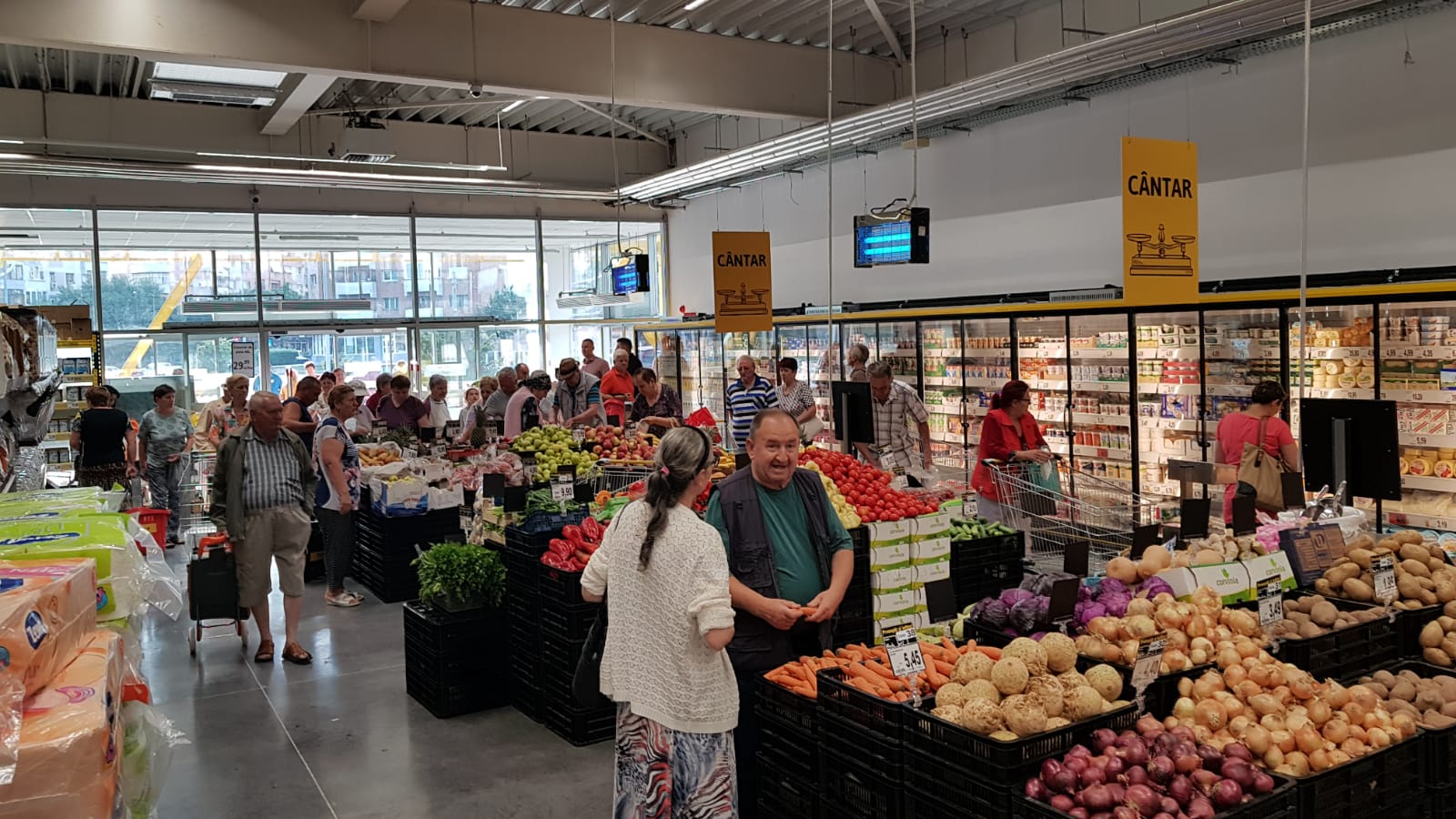 FOTO. Supeco a deschis supermarket-ul din Satu Mare. Coș de 30 produse la doar 49,99 lei