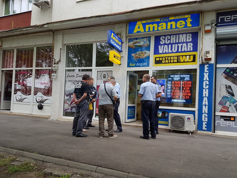 FOTO. Jaf la amanet în Satu Mare. Agenții de pază, bătuți de tâlhari. Unul a fost prins