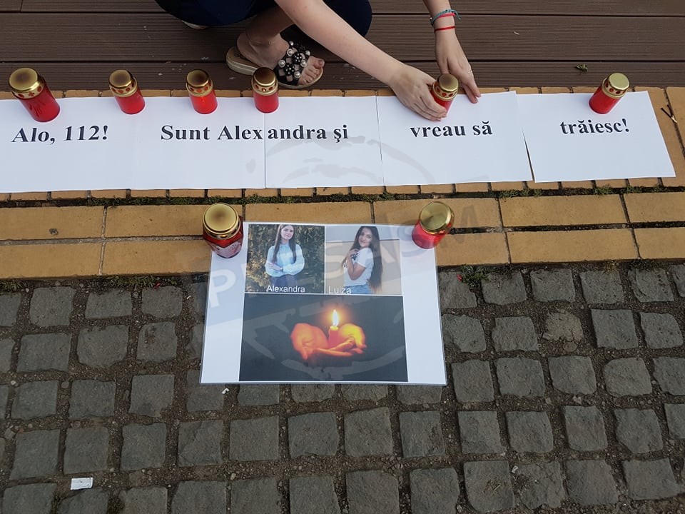 FOTO. Protest la Satu Mare: "Alo, 112! Sunt Alexandra și vreau să trăiesc"